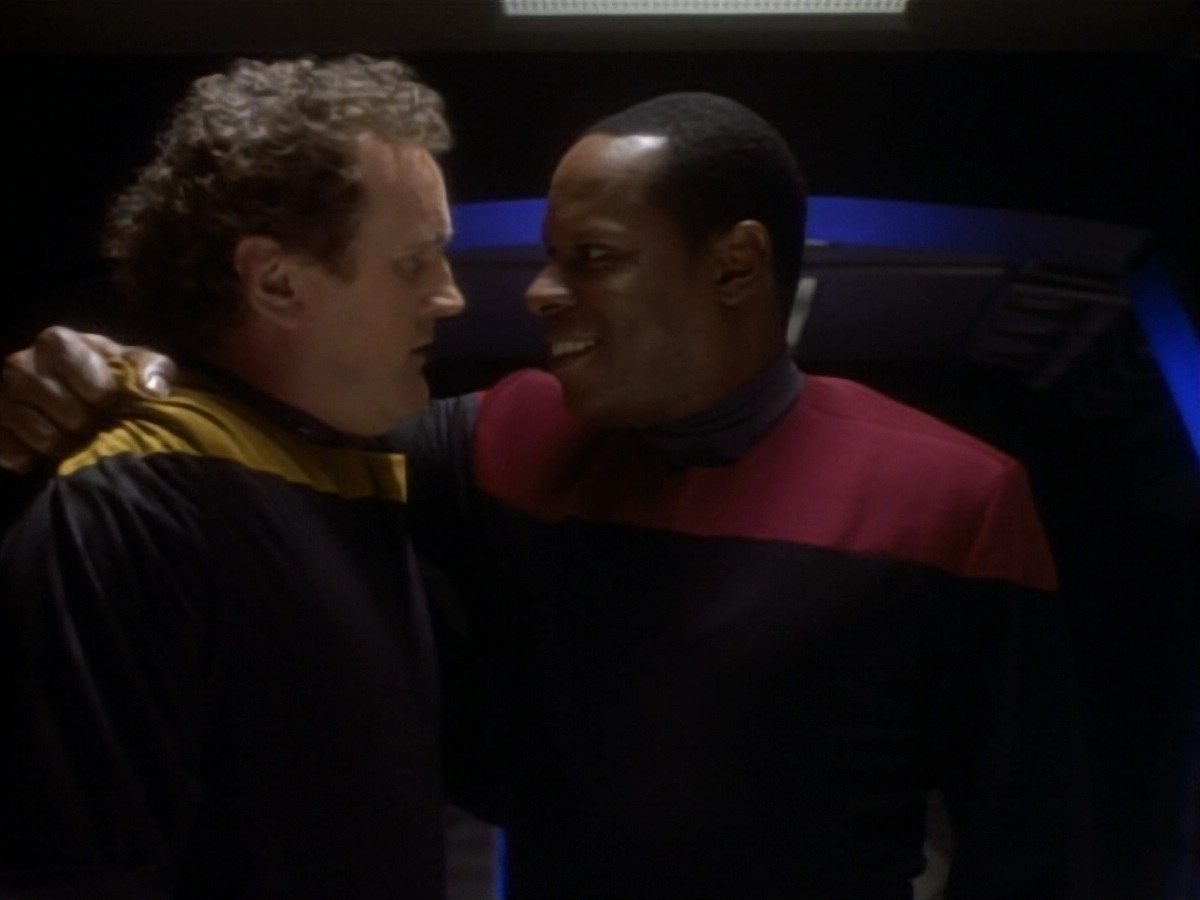 extant_StarTrekDS9_1x18-DramatisPersonae_03281.jpg