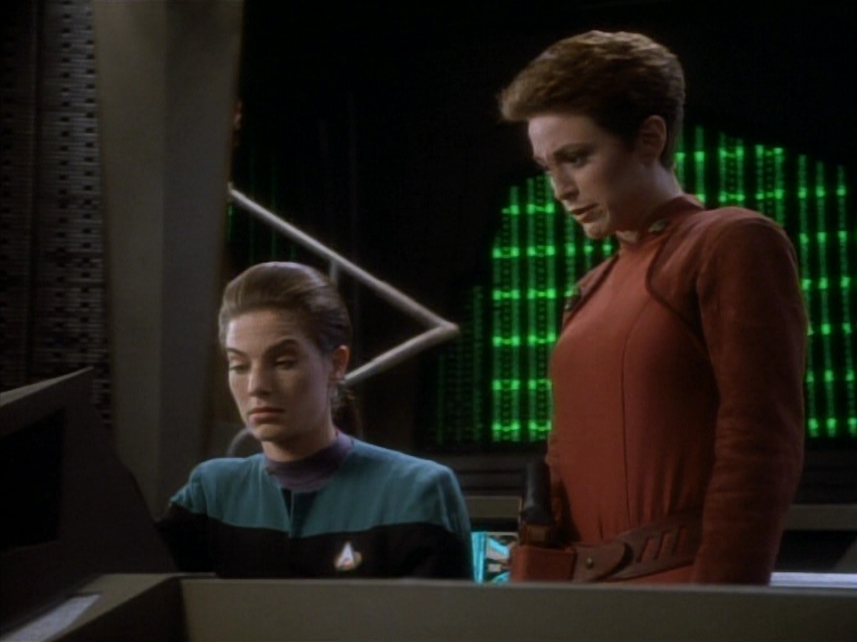 extant_StarTrekDS9_1x18-DramatisPersonae_03295.jpg