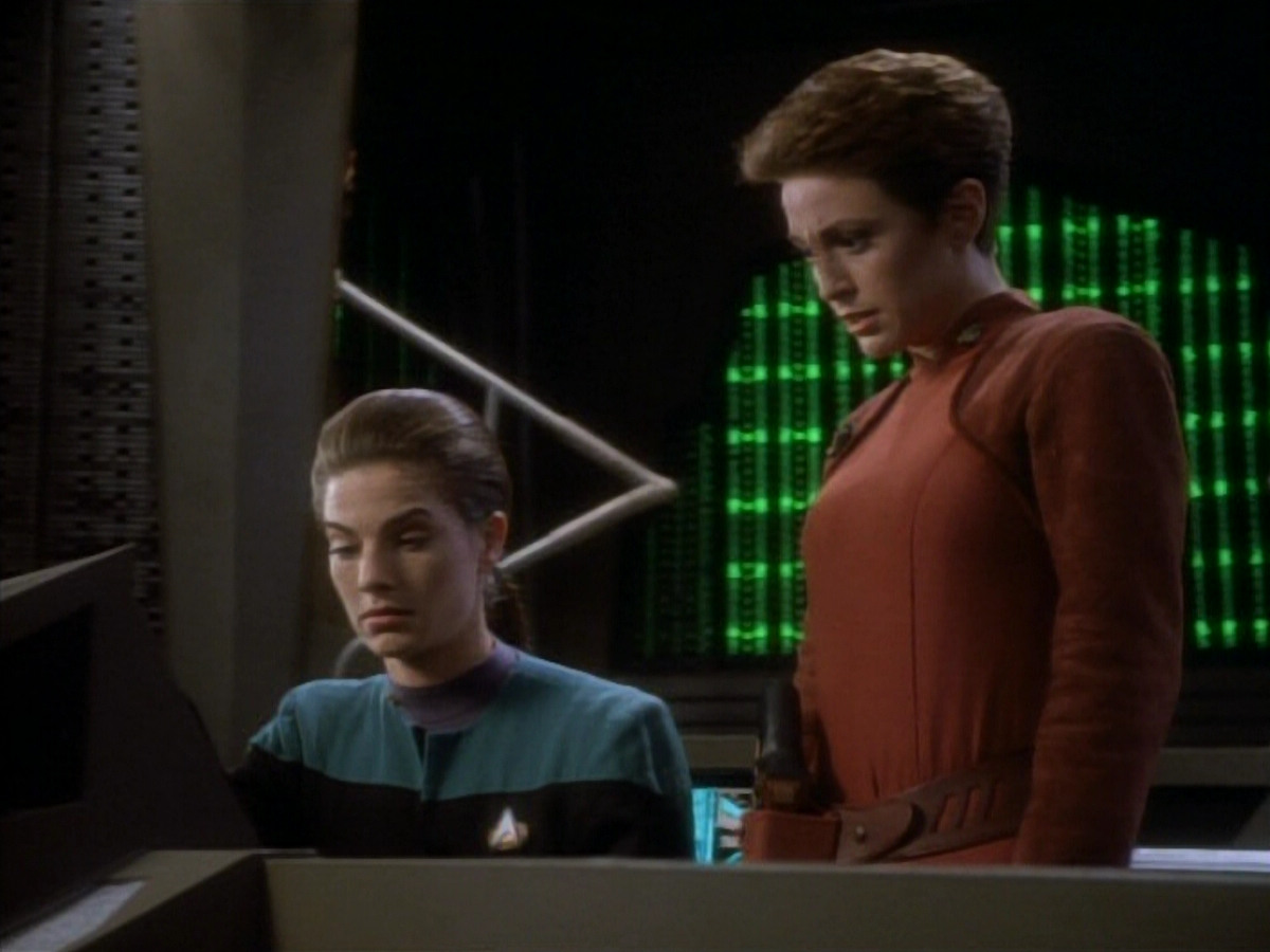 extant_StarTrekDS9_1x18-DramatisPersonae_03299.jpg