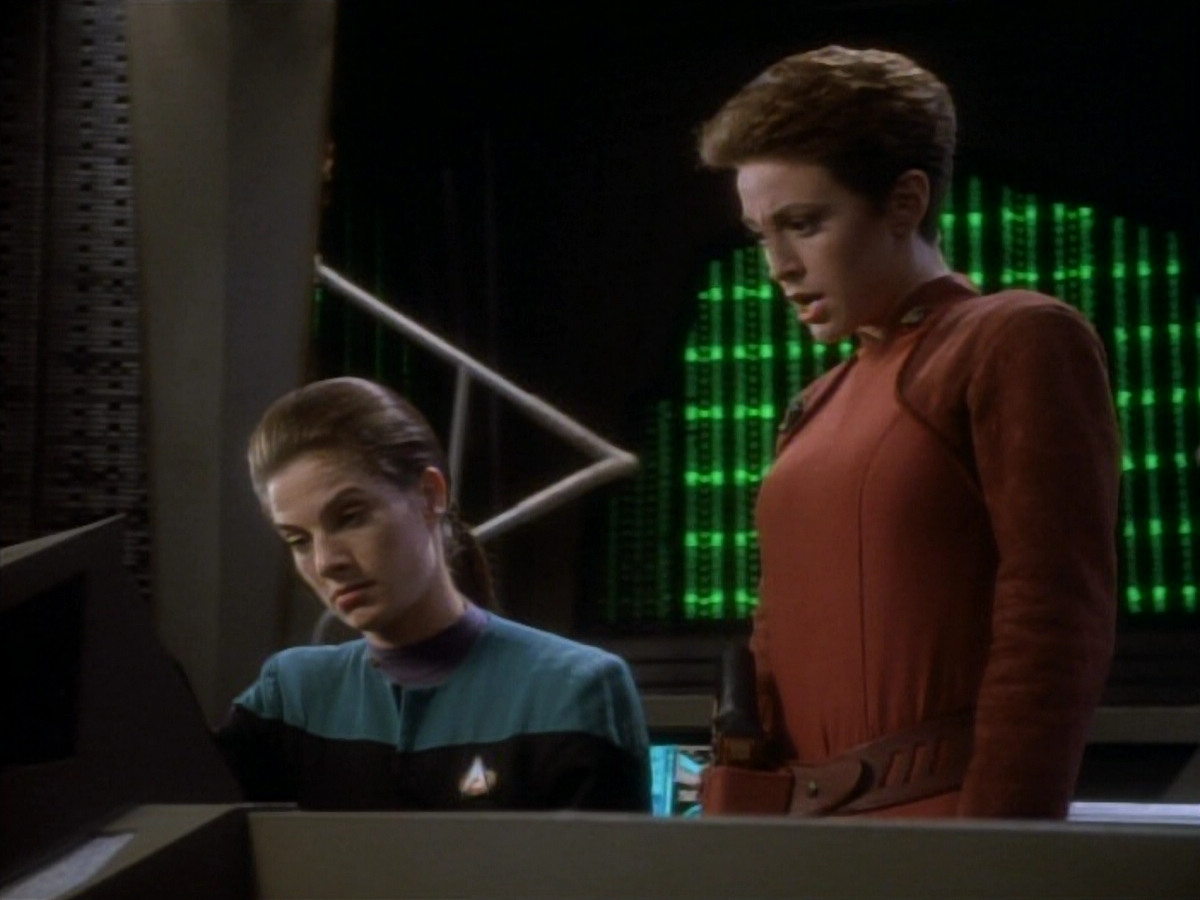 extant_StarTrekDS9_1x18-DramatisPersonae_03301.jpg