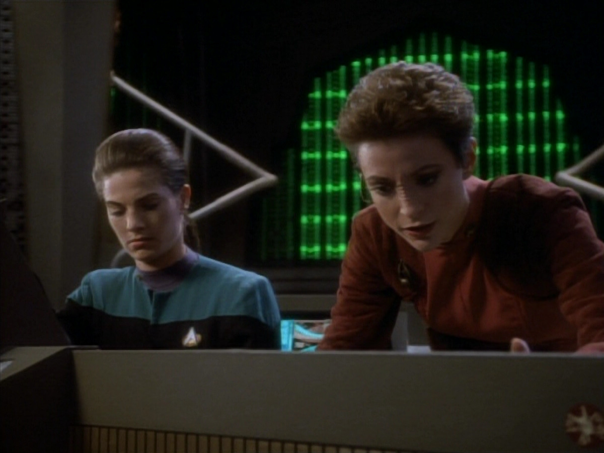 extant_StarTrekDS9_1x18-DramatisPersonae_03305.jpg
