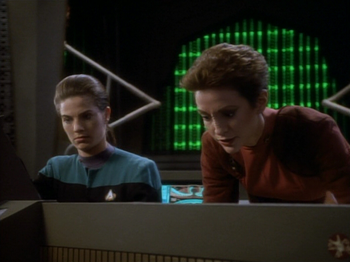 extant_StarTrekDS9_1x18-DramatisPersonae_03306.jpg