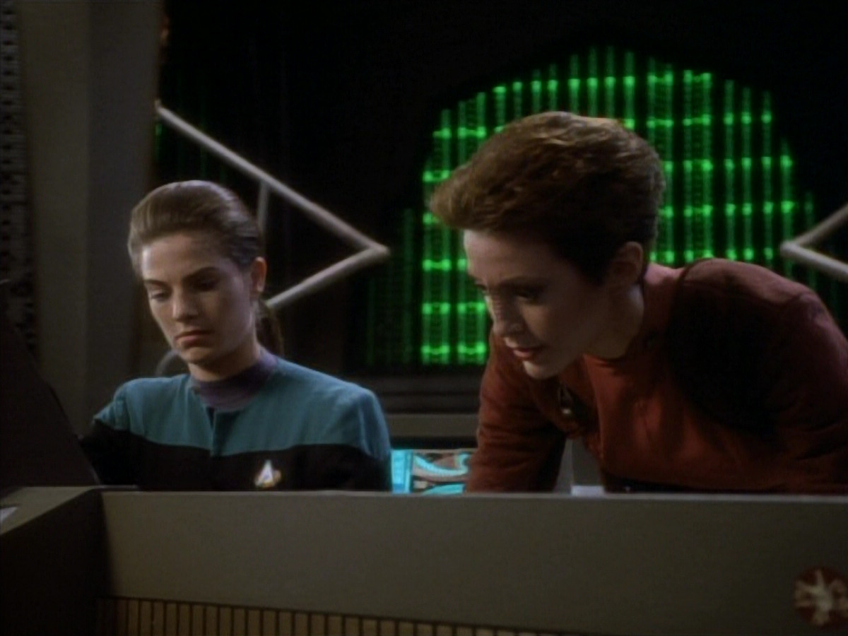 extant_StarTrekDS9_1x18-DramatisPersonae_03307.jpg