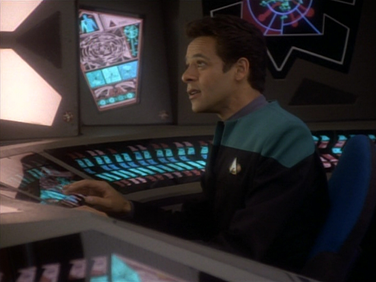 extant_StarTrekDS9_1x18-DramatisPersonae_03370.jpg