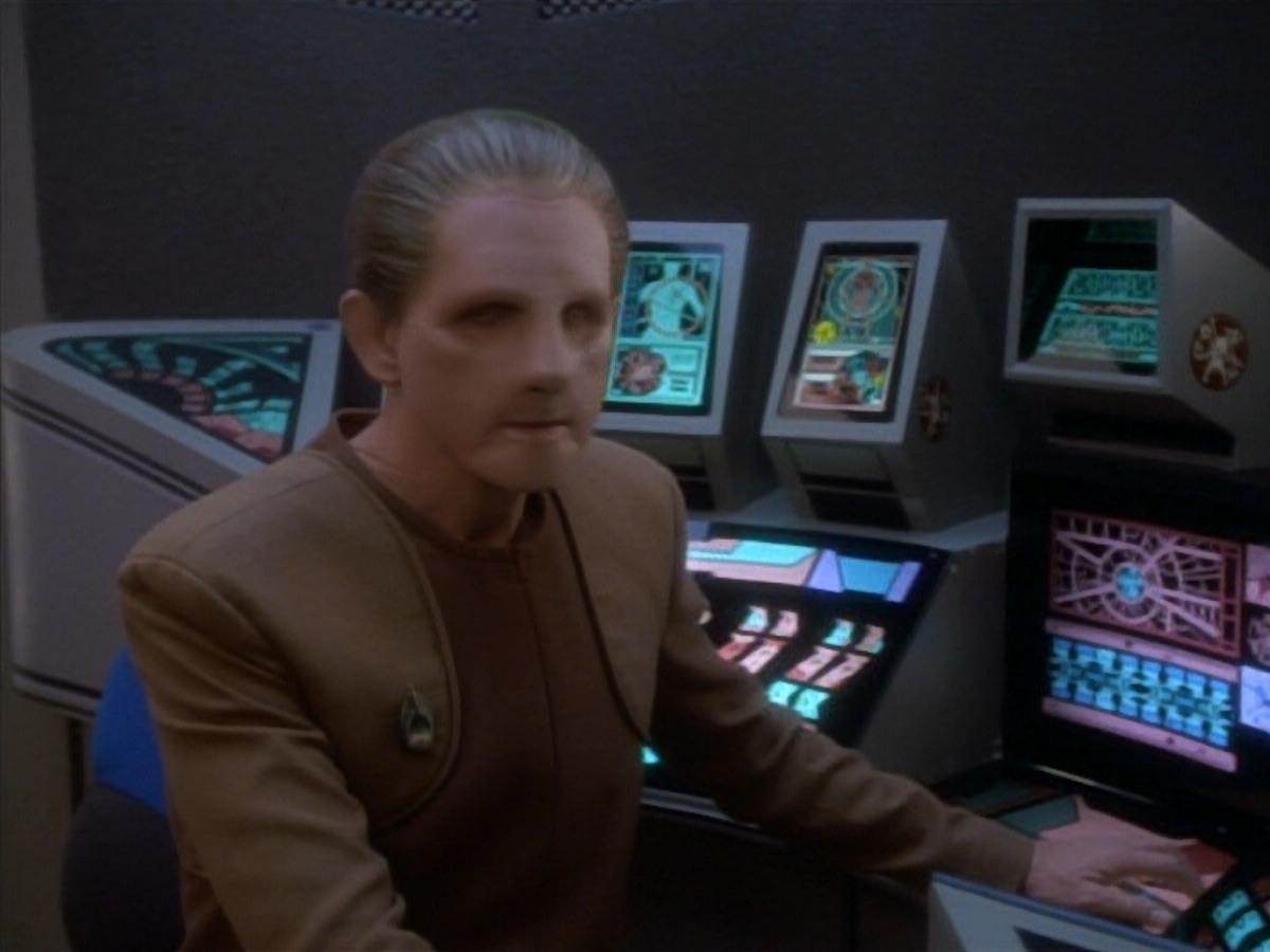 extant_StarTrekDS9_1x18-DramatisPersonae_03372.jpg