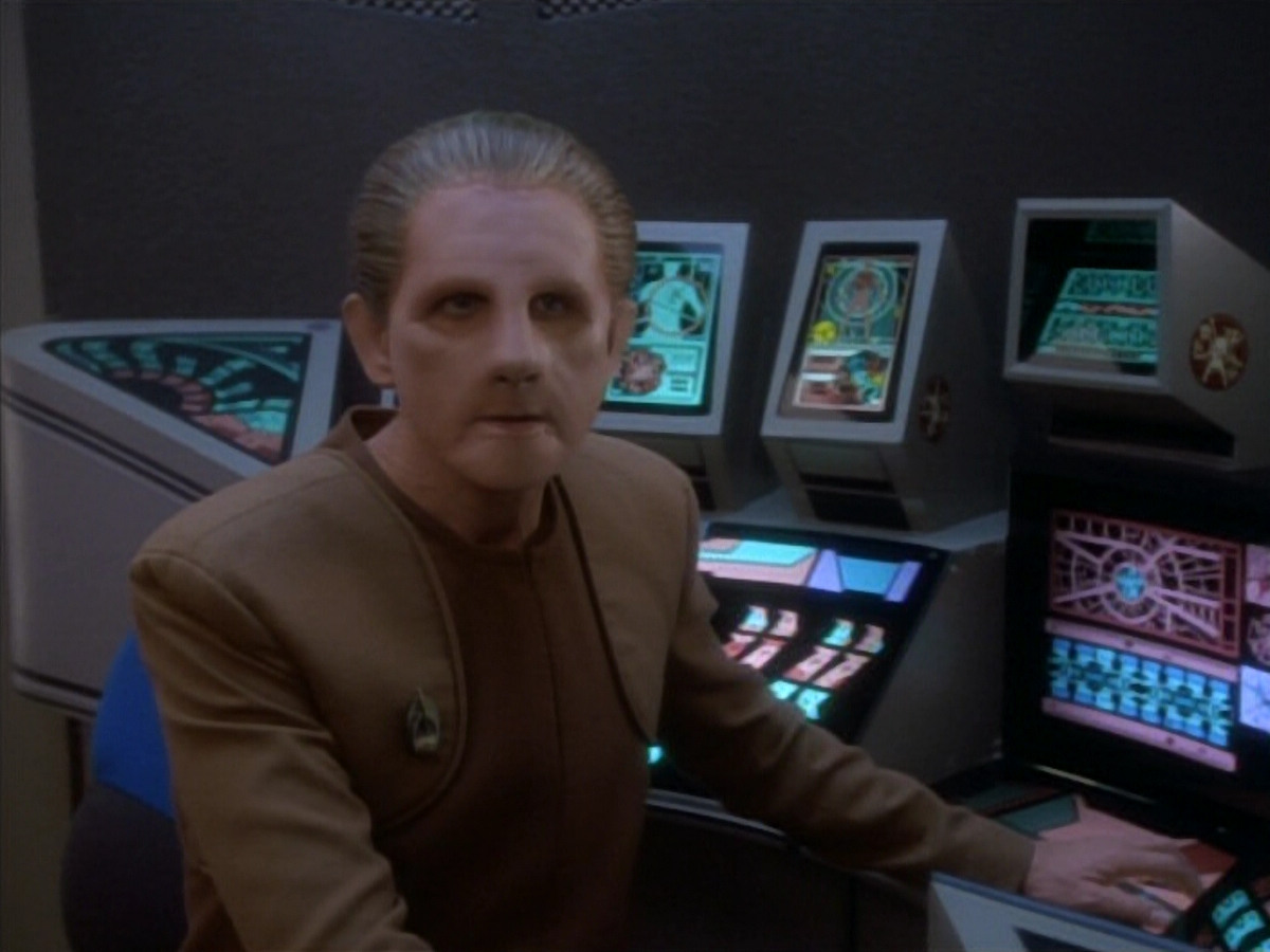 extant_StarTrekDS9_1x18-DramatisPersonae_03374.jpg