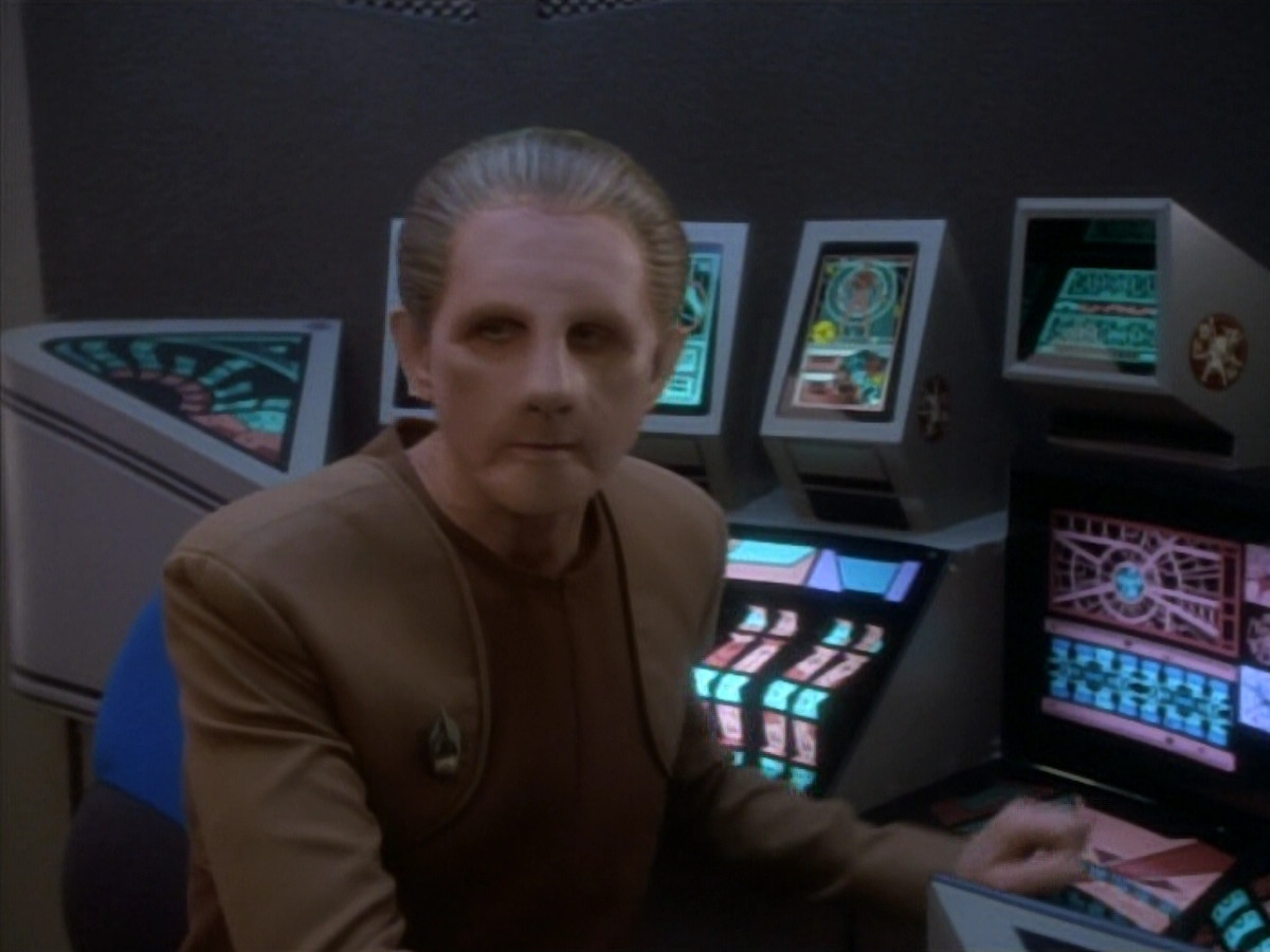 extant_StarTrekDS9_1x18-DramatisPersonae_03377.jpg