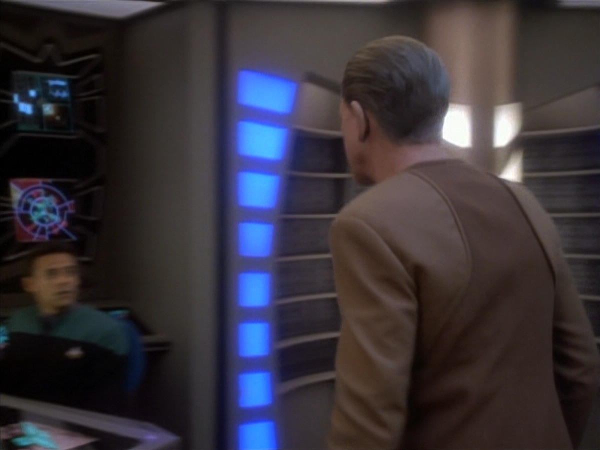 extant_StarTrekDS9_1x18-DramatisPersonae_03379.jpg