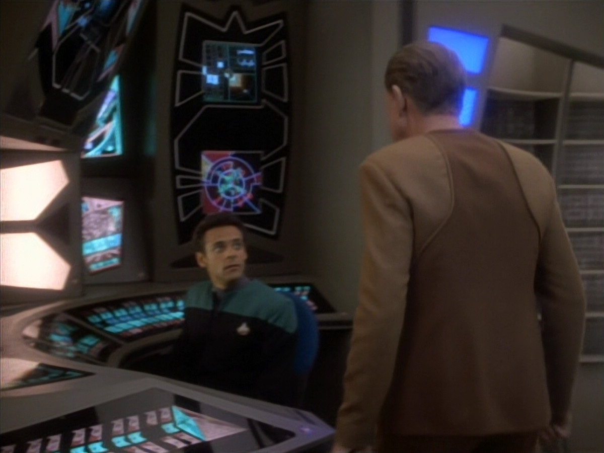 extant_StarTrekDS9_1x18-DramatisPersonae_03380.jpg