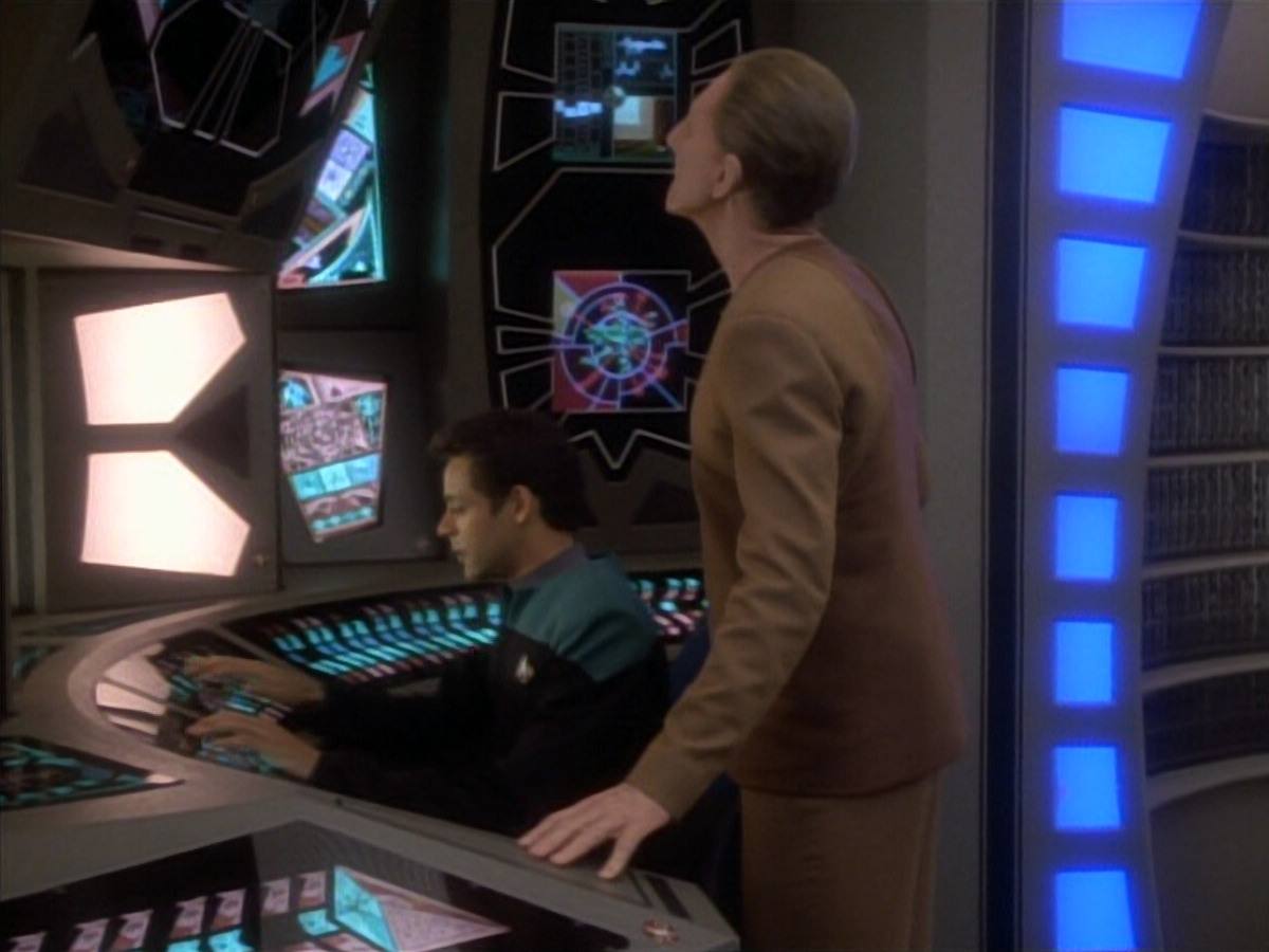 extant_StarTrekDS9_1x18-DramatisPersonae_03387.jpg
