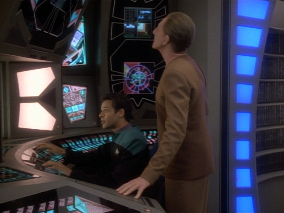 extant_StarTrekDS9_1x18-DramatisPersonae_03388.jpg