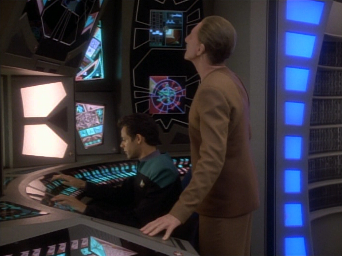 extant_StarTrekDS9_1x18-DramatisPersonae_03389.jpg