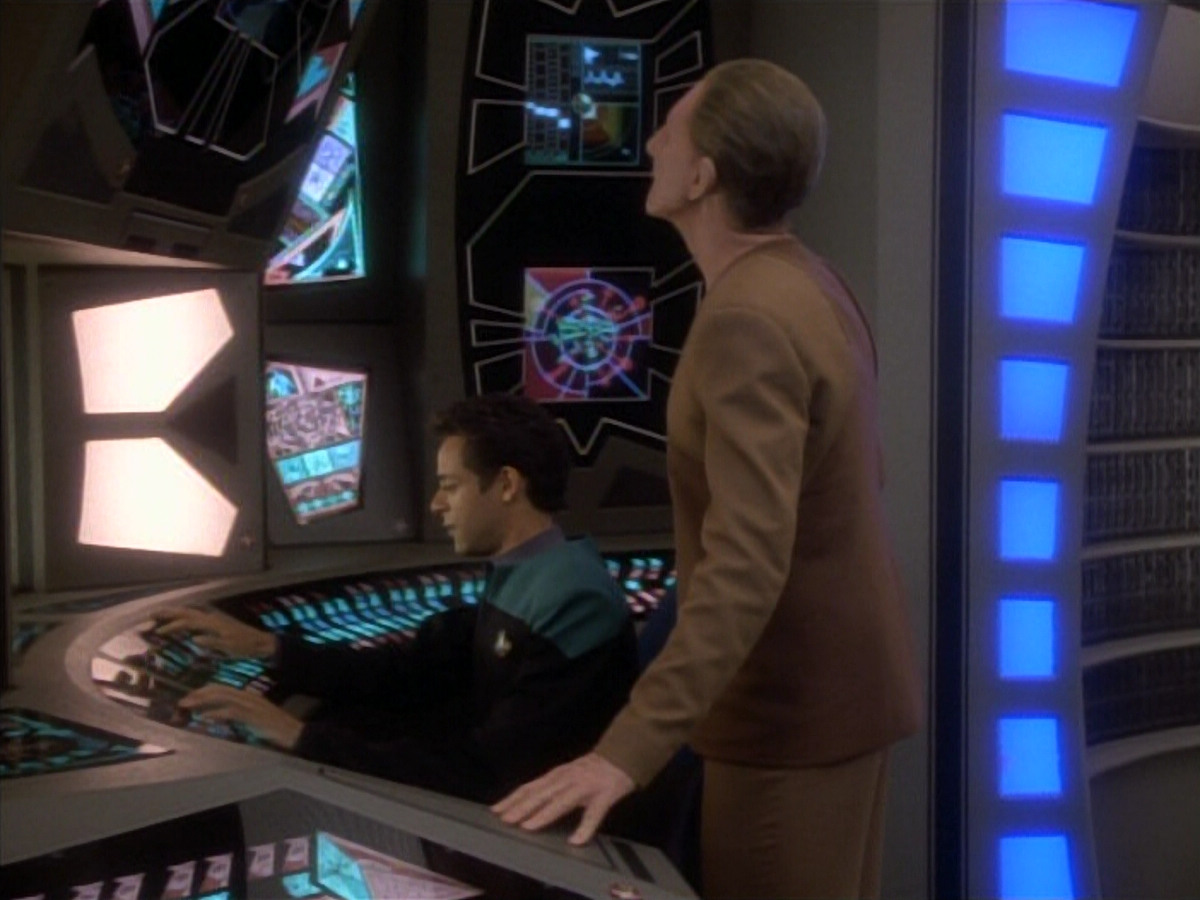extant_StarTrekDS9_1x18-DramatisPersonae_03392.jpg