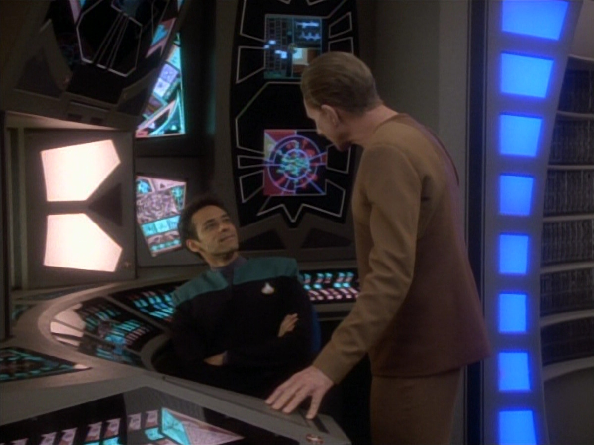 extant_StarTrekDS9_1x18-DramatisPersonae_03397.jpg