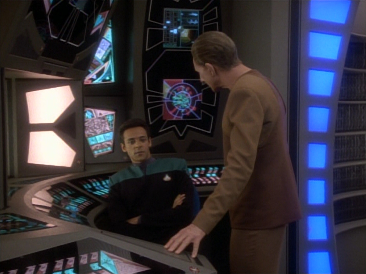 extant_StarTrekDS9_1x18-DramatisPersonae_03400.jpg