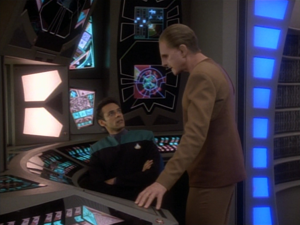 extant_StarTrekDS9_1x18-DramatisPersonae_03403.jpg