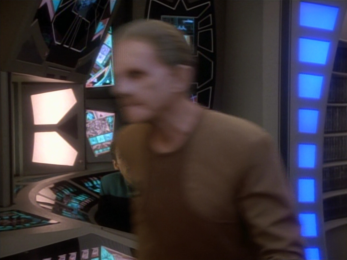 extant_StarTrekDS9_1x18-DramatisPersonae_03408.jpg