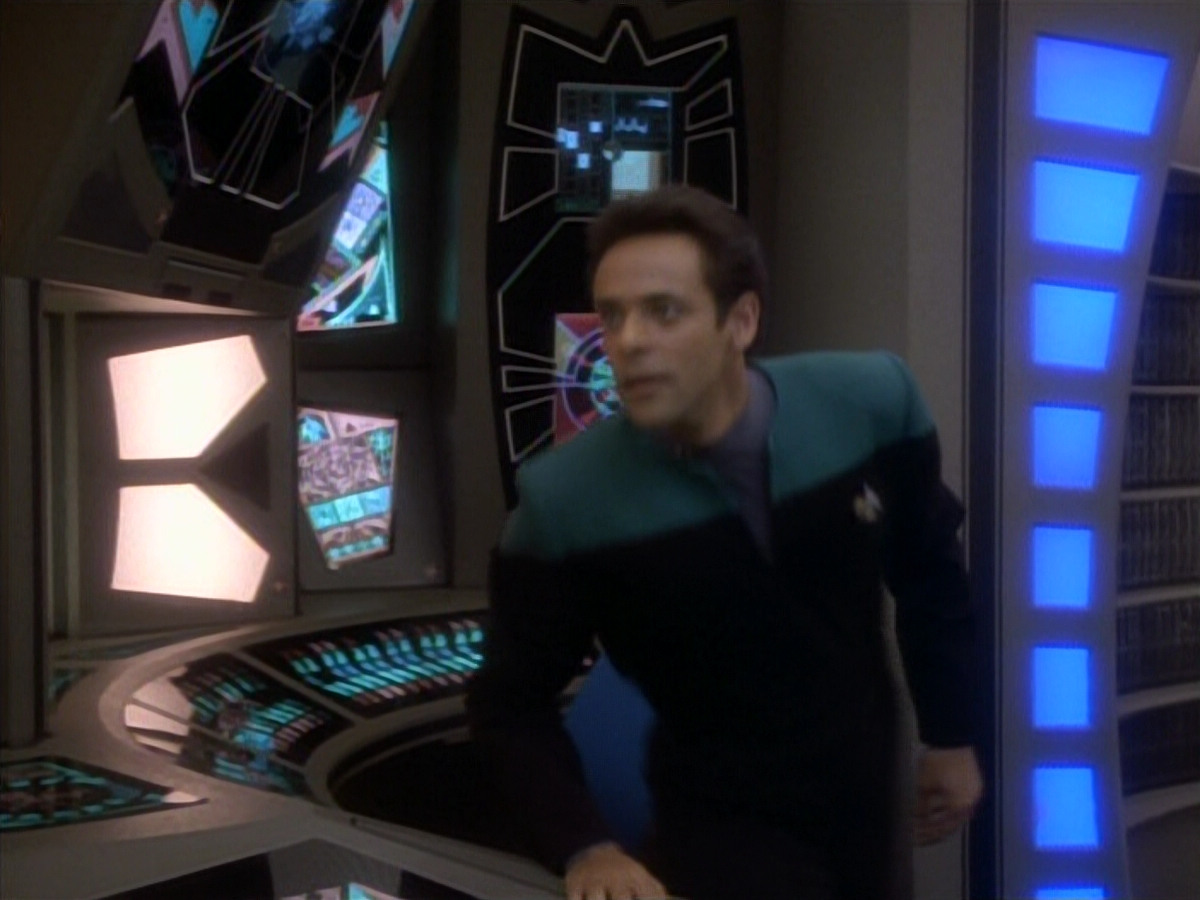 extant_StarTrekDS9_1x18-DramatisPersonae_03409.jpg