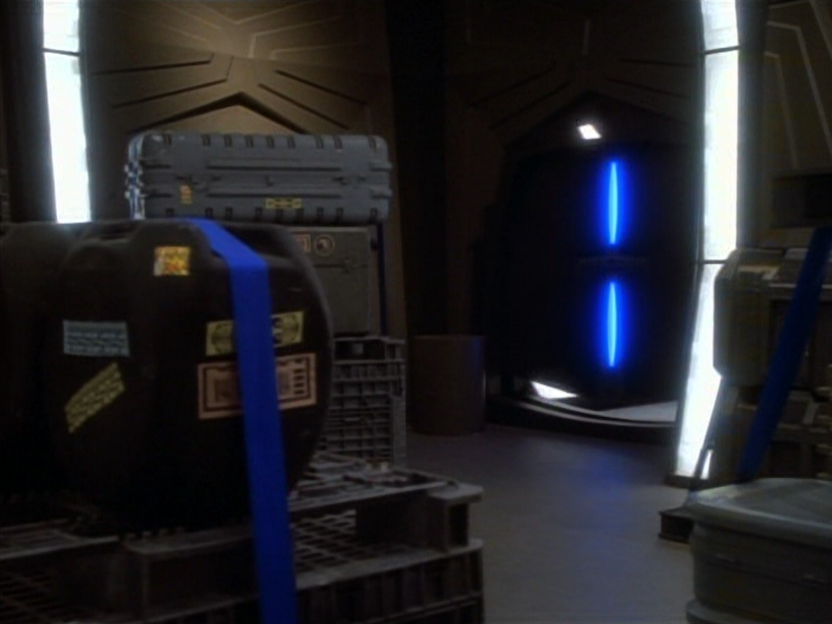 extant_StarTrekDS9_1x18-DramatisPersonae_03411.jpg