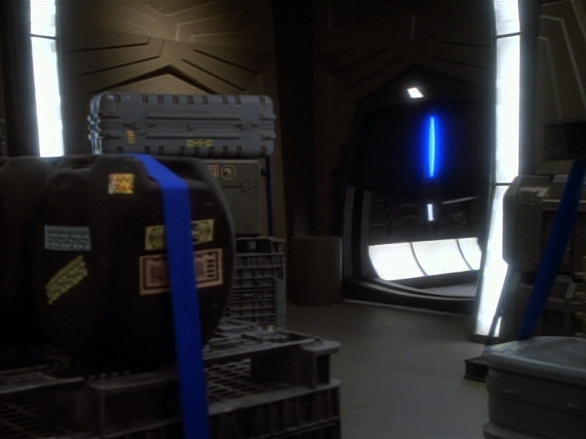 extant_StarTrekDS9_1x18-DramatisPersonae_03412.jpg
