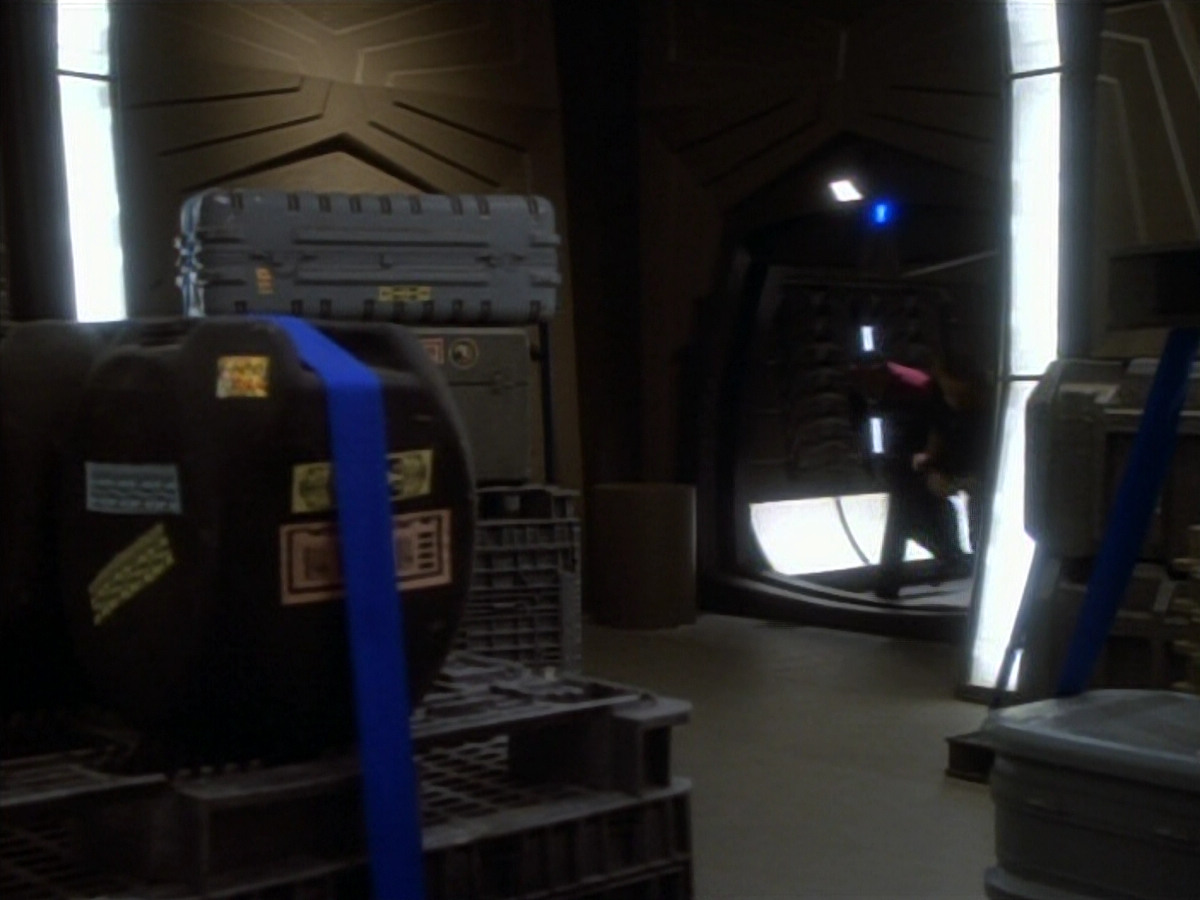 extant_StarTrekDS9_1x18-DramatisPersonae_03413.jpg