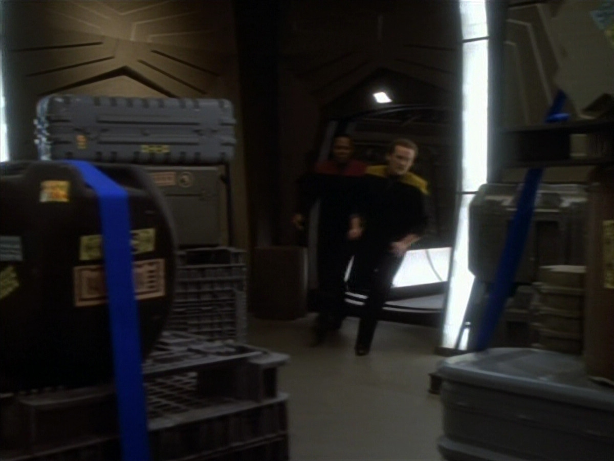 extant_StarTrekDS9_1x18-DramatisPersonae_03414.jpg