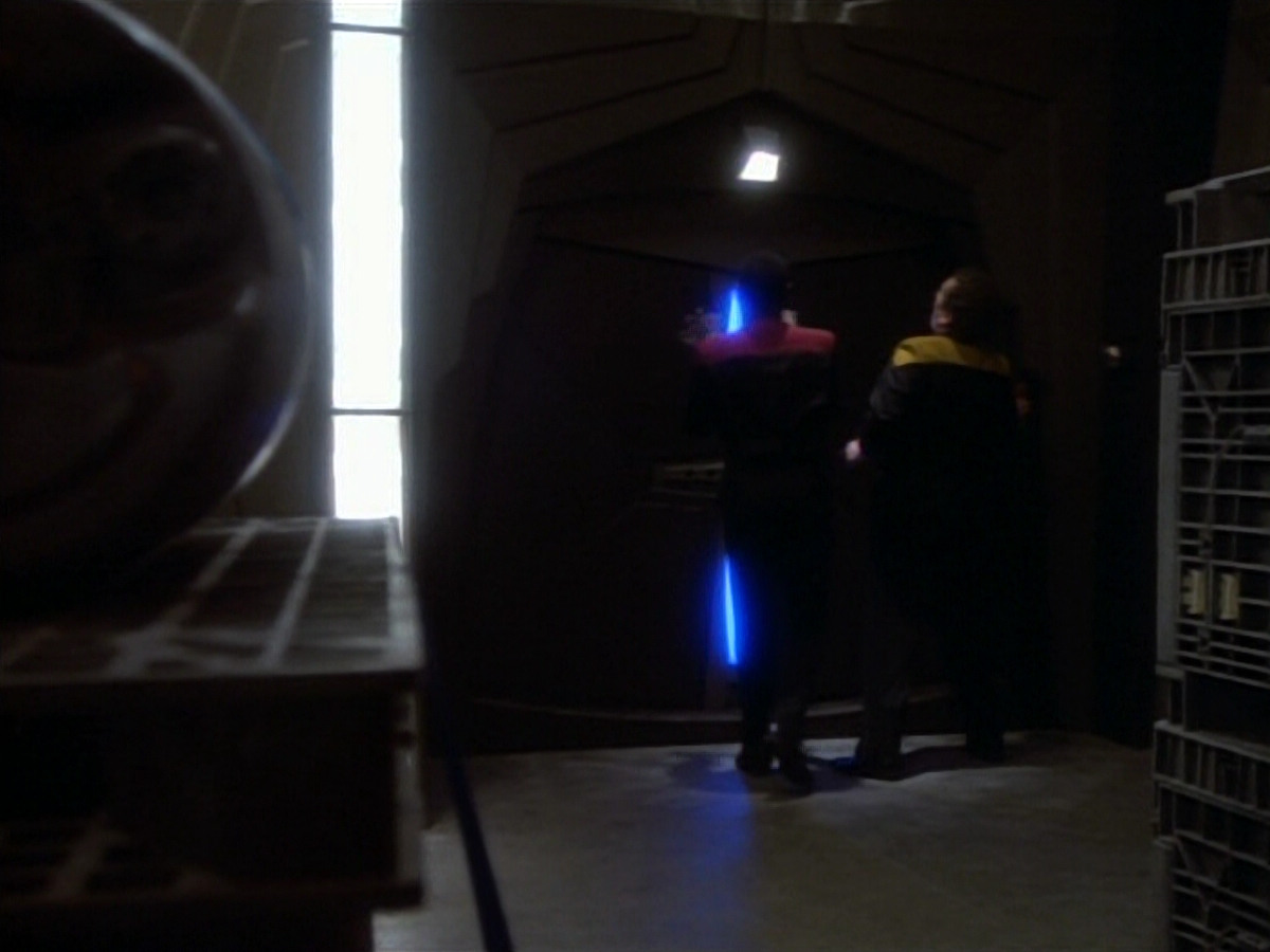 extant_StarTrekDS9_1x18-DramatisPersonae_03421.jpg