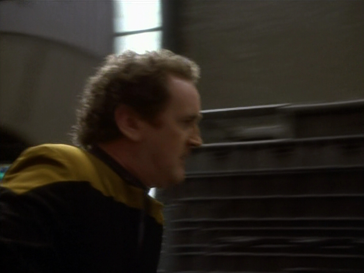 extant_StarTrekDS9_1x18-DramatisPersonae_03432.jpg