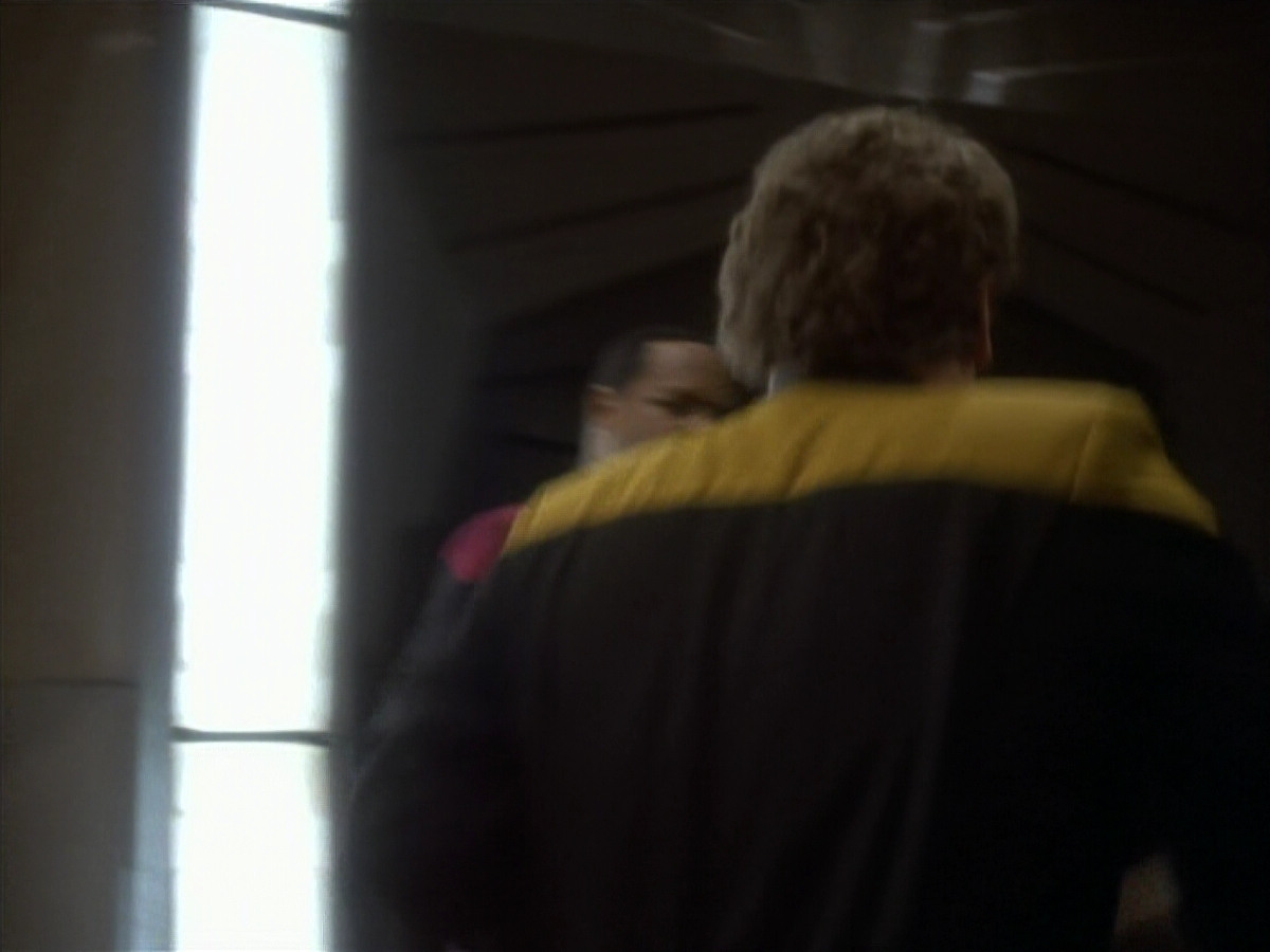 extant_StarTrekDS9_1x18-DramatisPersonae_03433.jpg