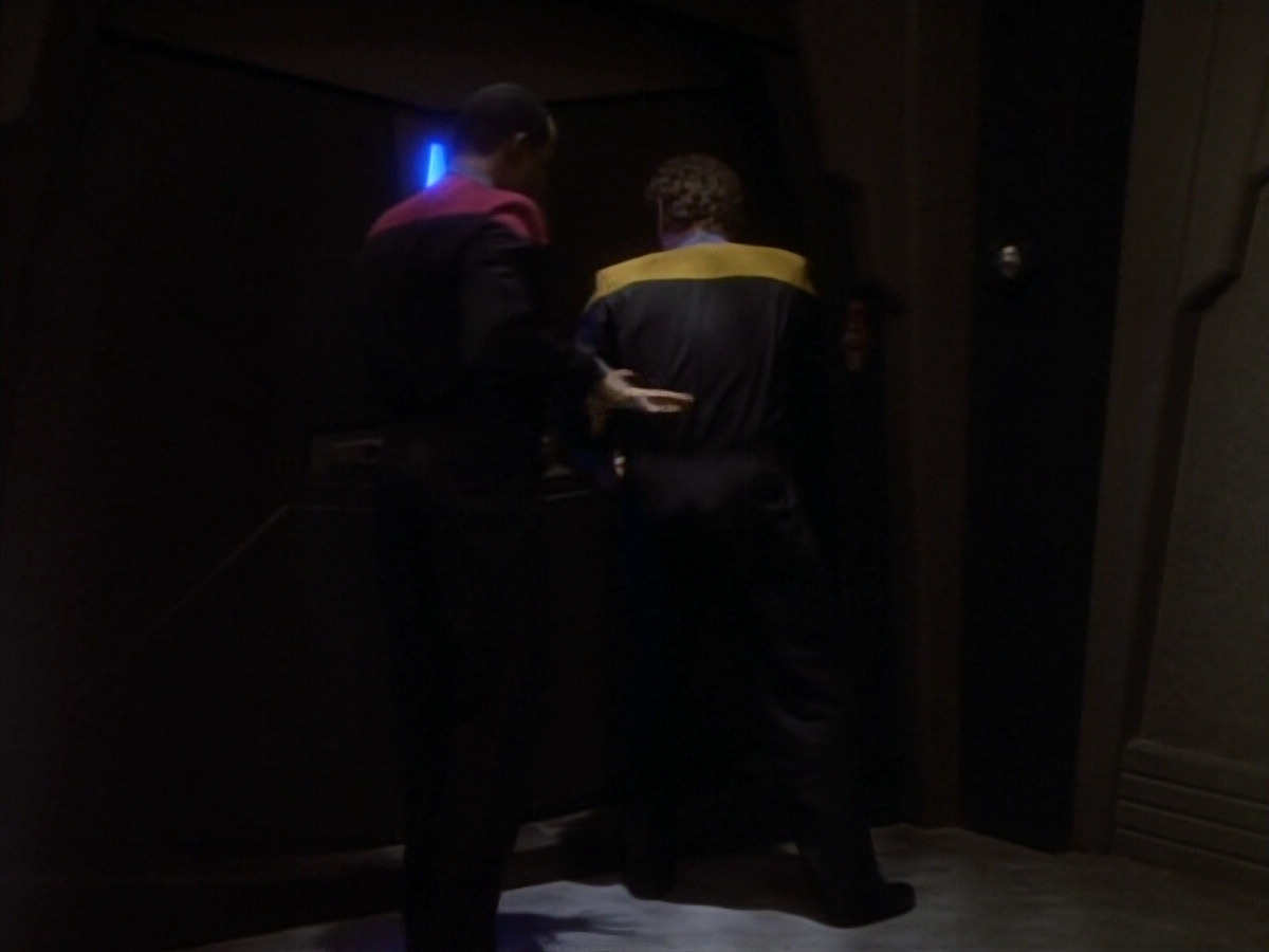 extant_StarTrekDS9_1x18-DramatisPersonae_03436.jpg