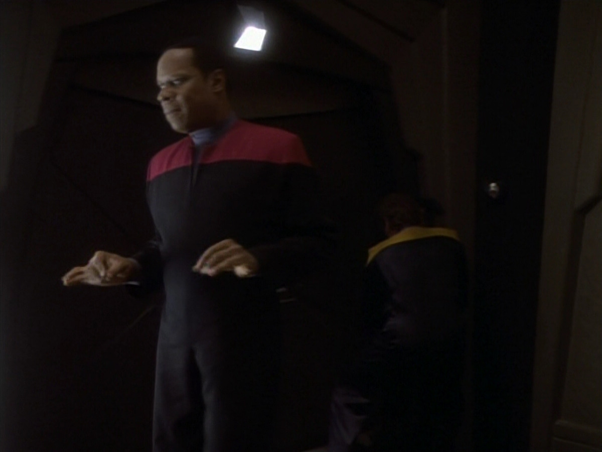 extant_StarTrekDS9_1x18-DramatisPersonae_03439.jpg