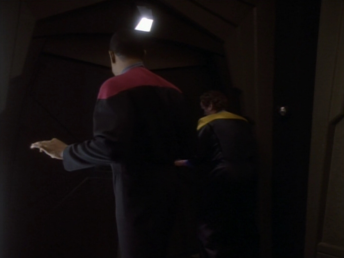 extant_StarTrekDS9_1x18-DramatisPersonae_03440.jpg