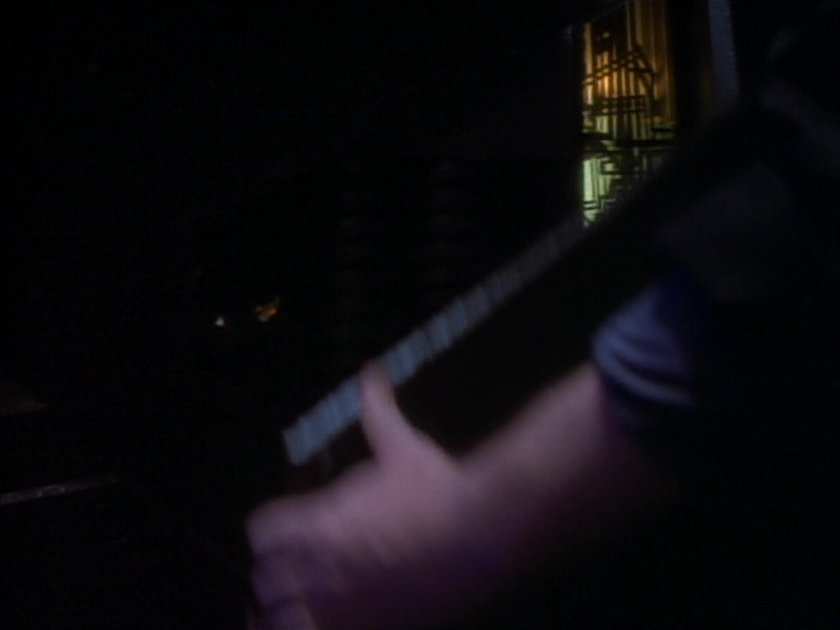 extant_StarTrekDS9_1x18-DramatisPersonae_03441.jpg