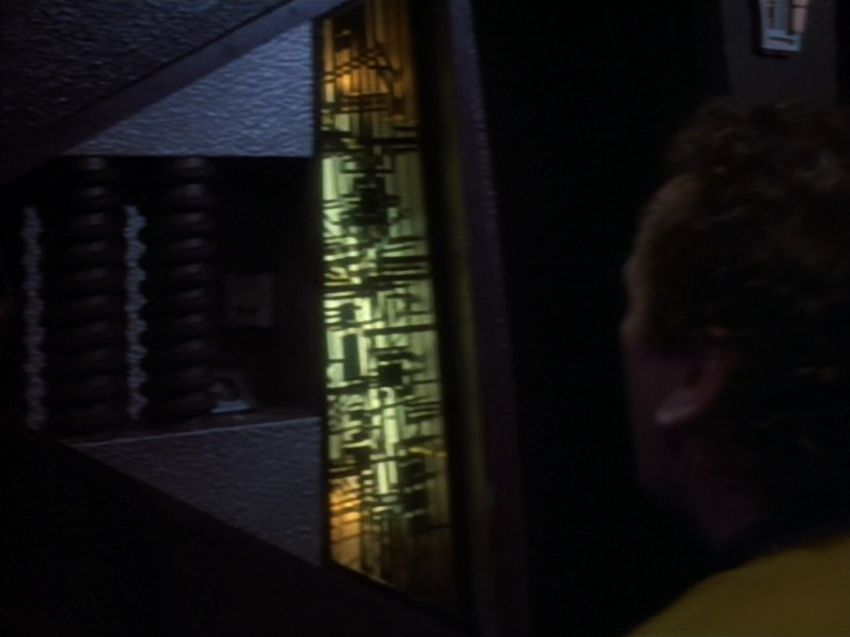 extant_StarTrekDS9_1x18-DramatisPersonae_03442.jpg