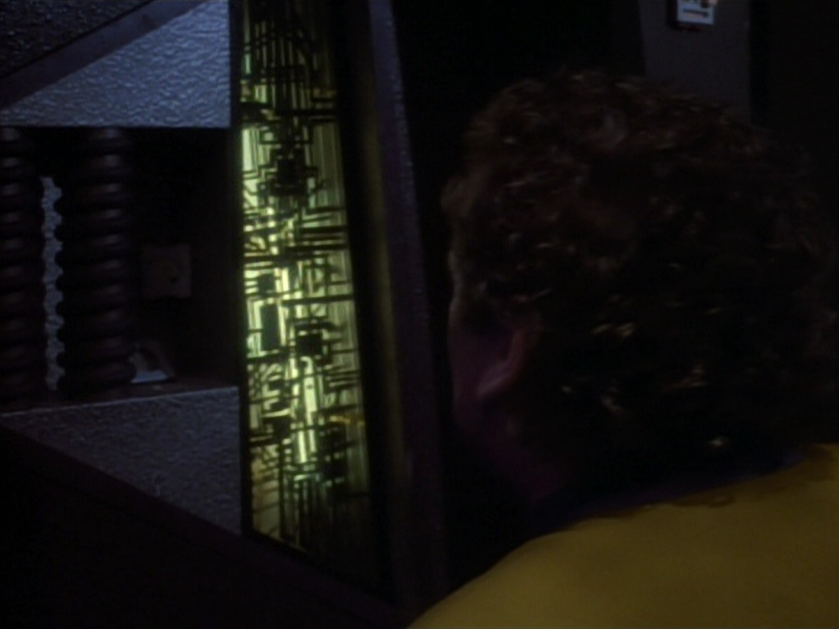 extant_StarTrekDS9_1x18-DramatisPersonae_03444.jpg