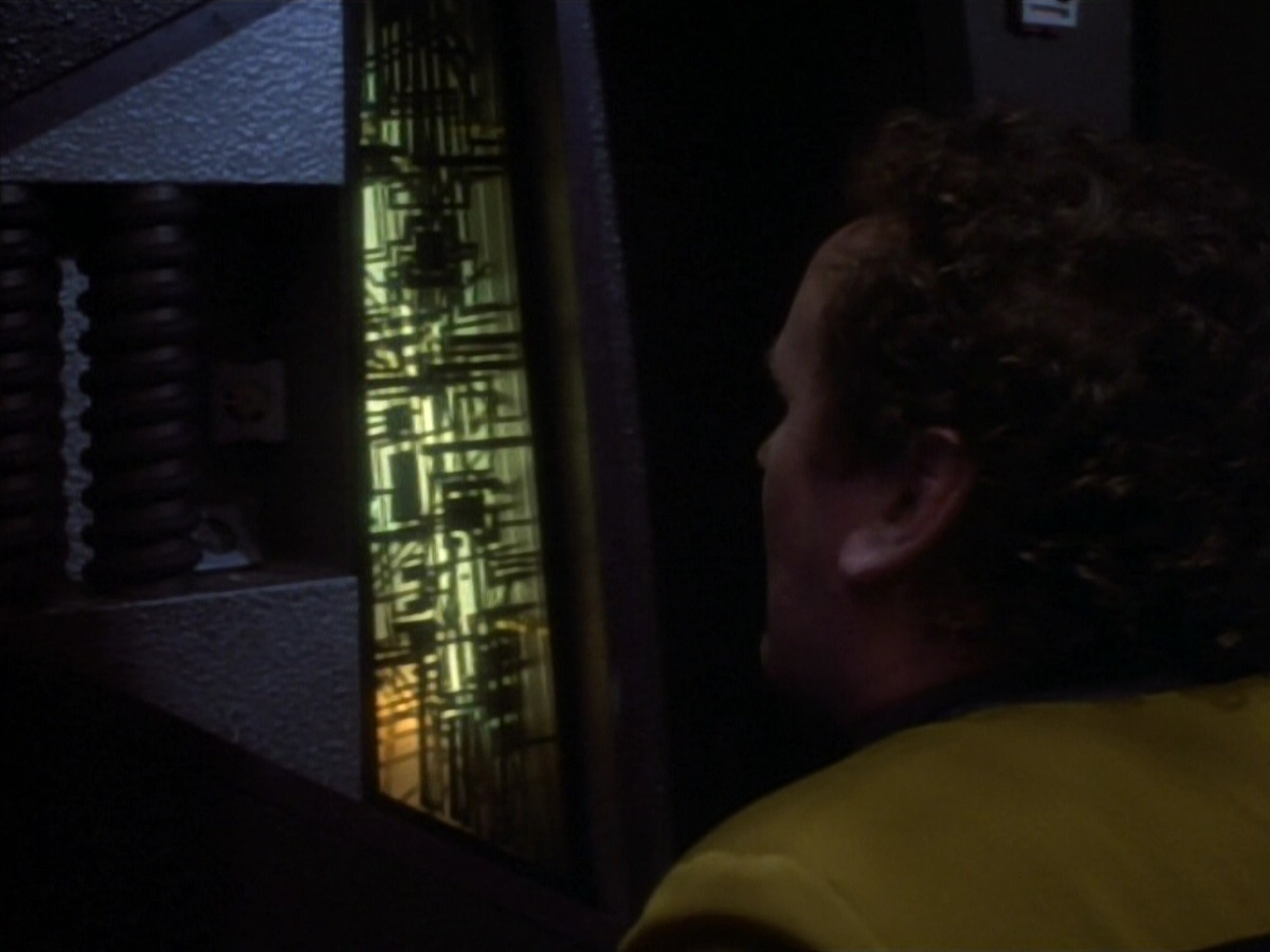 extant_StarTrekDS9_1x18-DramatisPersonae_03445.jpg