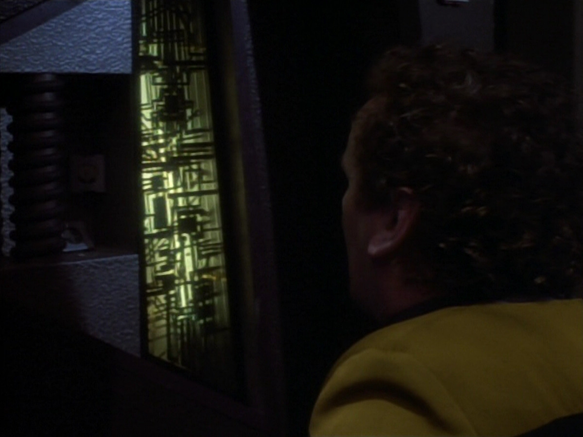 extant_StarTrekDS9_1x18-DramatisPersonae_03450.jpg