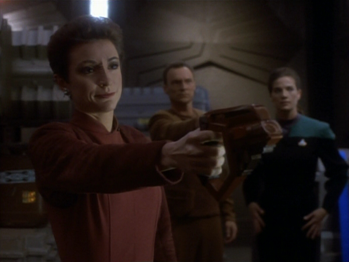 extant_StarTrekDS9_1x18-DramatisPersonae_03465.jpg
