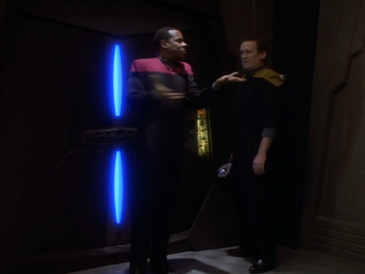 extant_StarTrekDS9_1x18-DramatisPersonae_03467.jpg