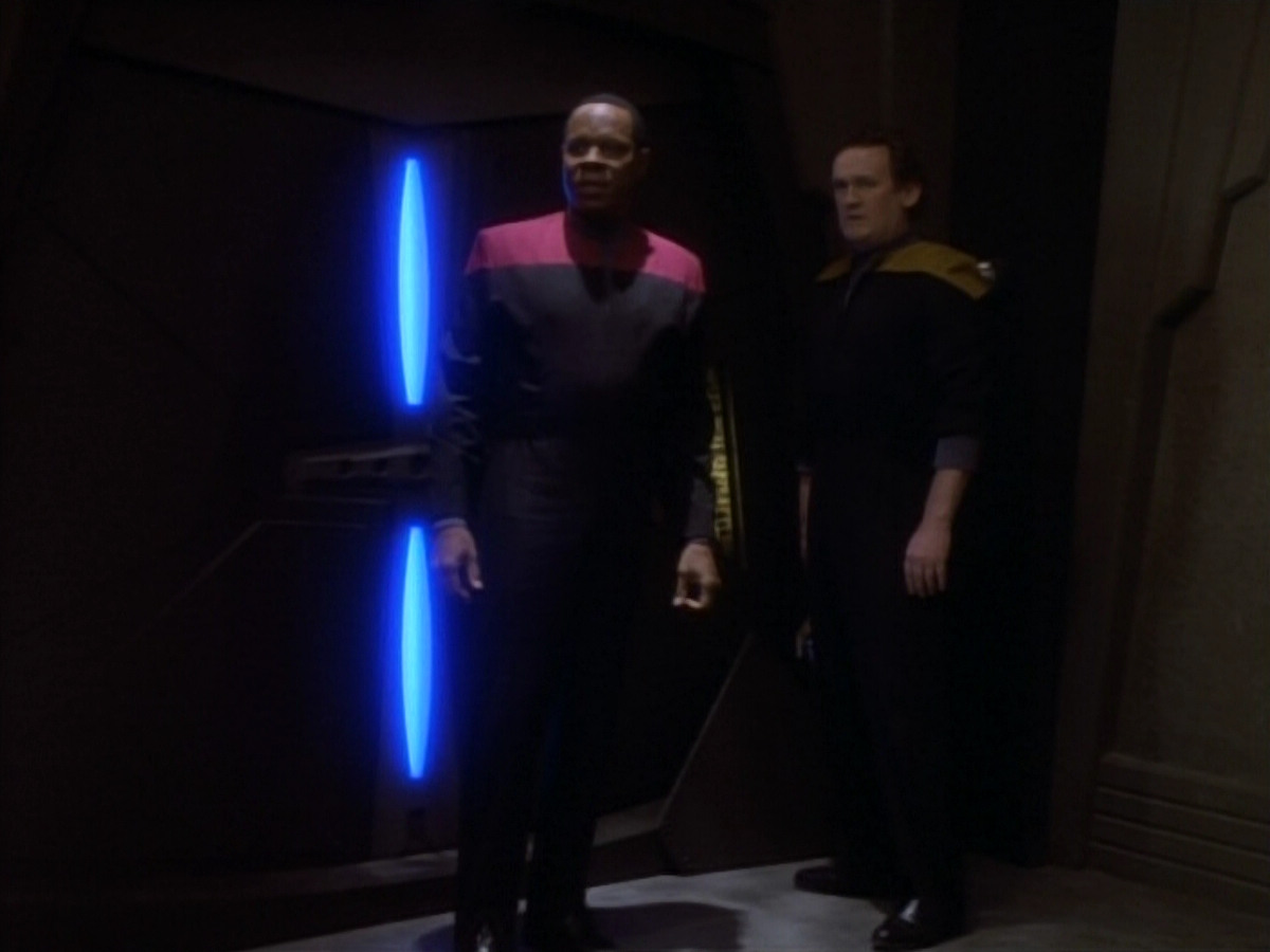 extant_StarTrekDS9_1x18-DramatisPersonae_03478.jpg