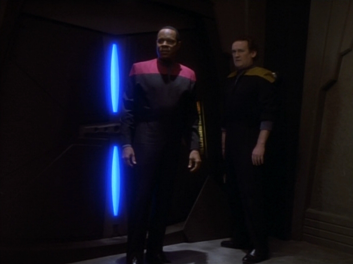 extant_StarTrekDS9_1x18-DramatisPersonae_03479.jpg