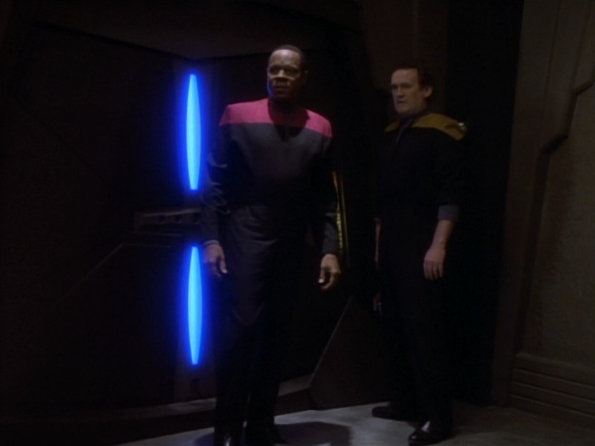 extant_StarTrekDS9_1x18-DramatisPersonae_03480.jpg