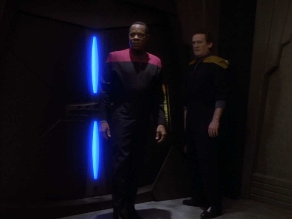 extant_StarTrekDS9_1x18-DramatisPersonae_03481.jpg
