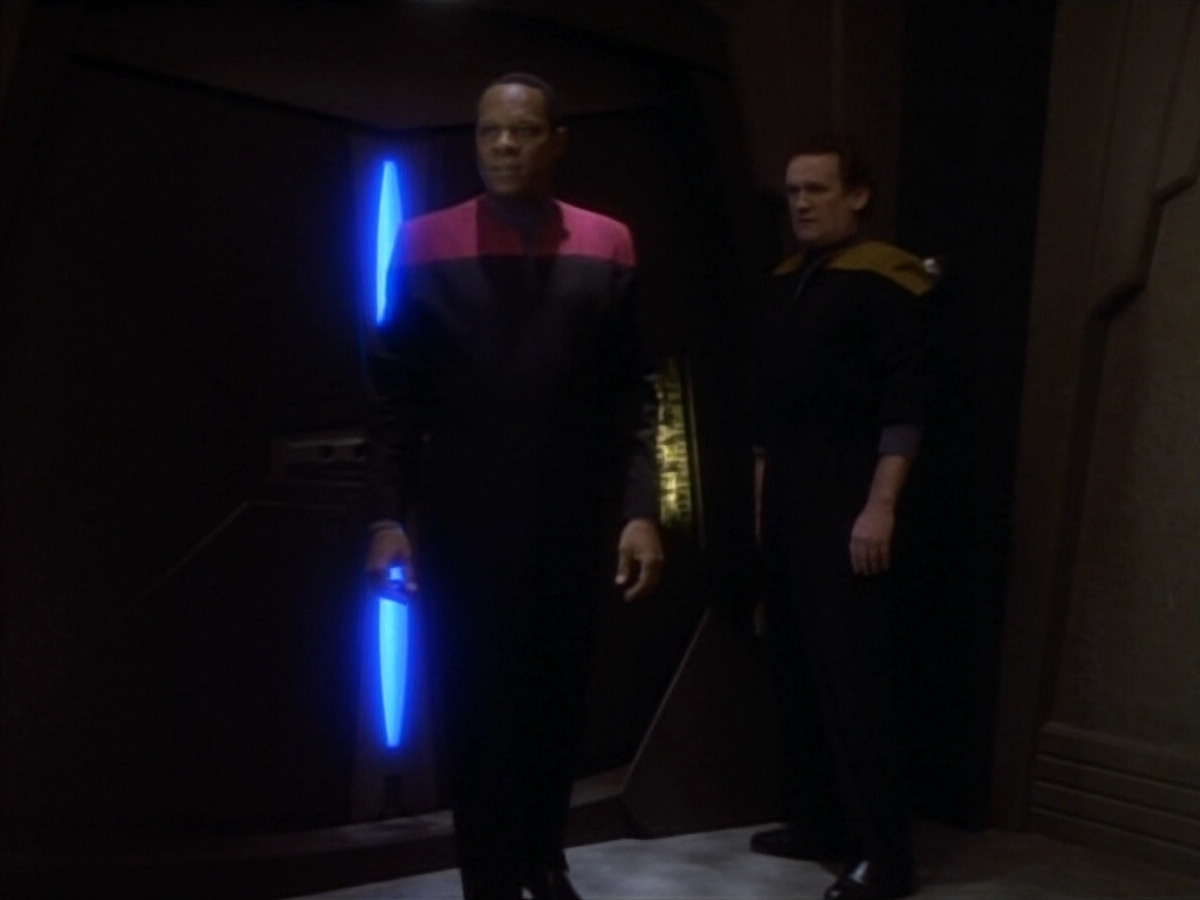 extant_StarTrekDS9_1x18-DramatisPersonae_03483.jpg