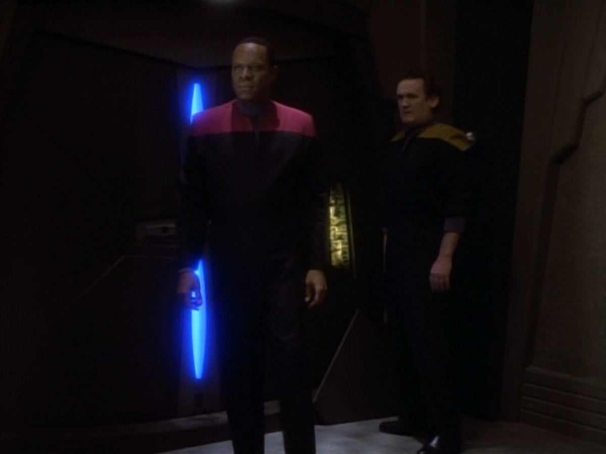 extant_StarTrekDS9_1x18-DramatisPersonae_03484.jpg