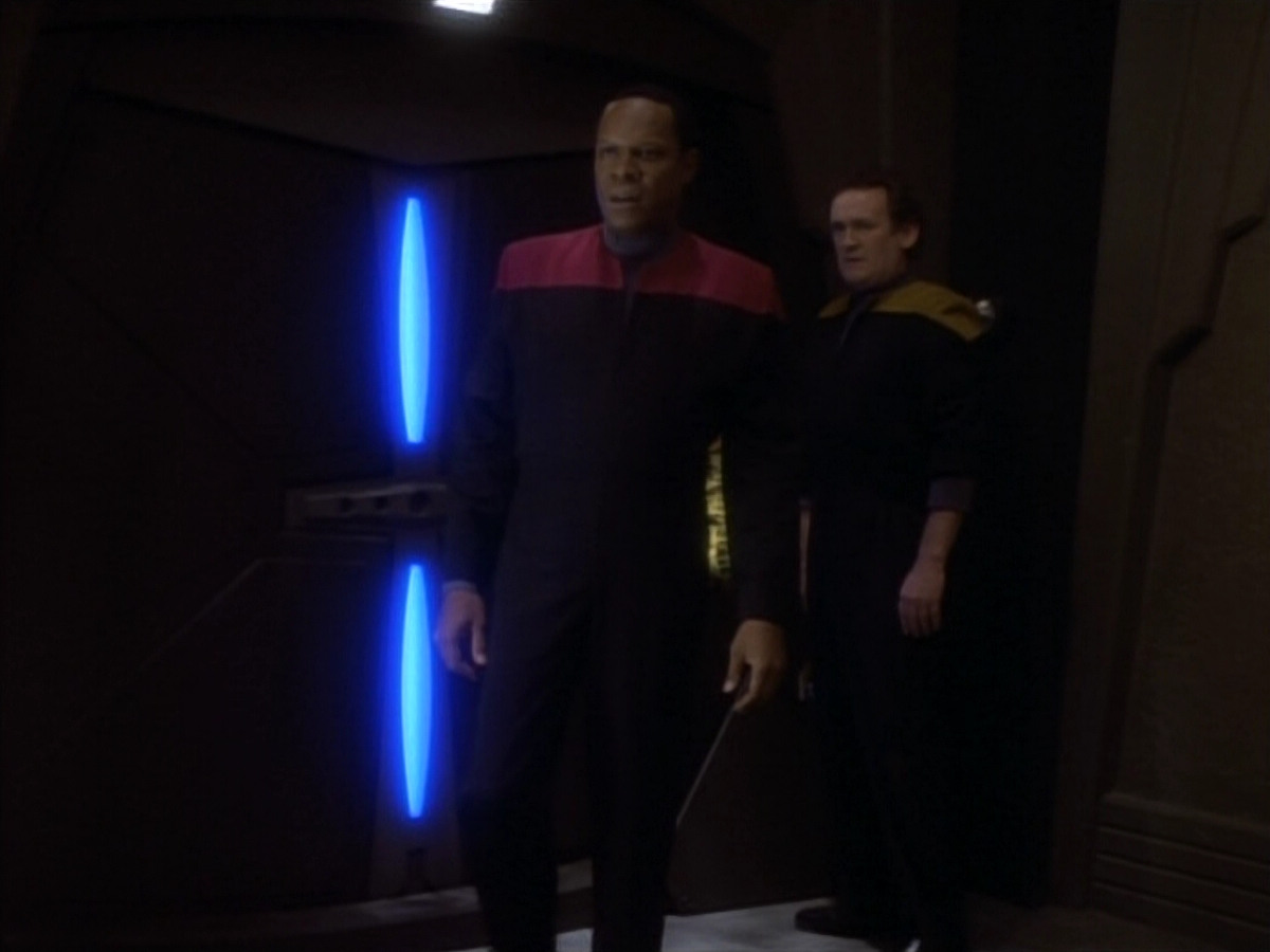 extant_StarTrekDS9_1x18-DramatisPersonae_03486.jpg