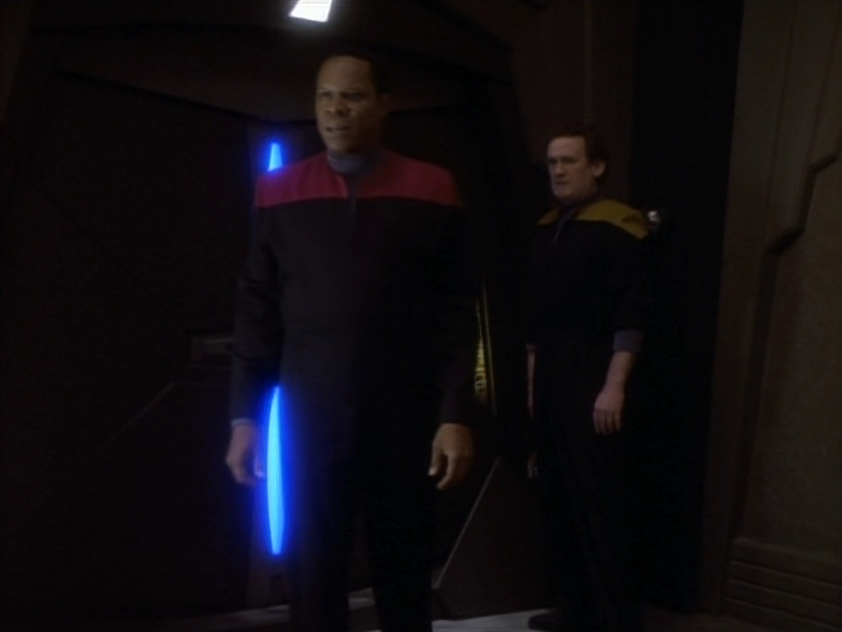 extant_StarTrekDS9_1x18-DramatisPersonae_03488.jpg