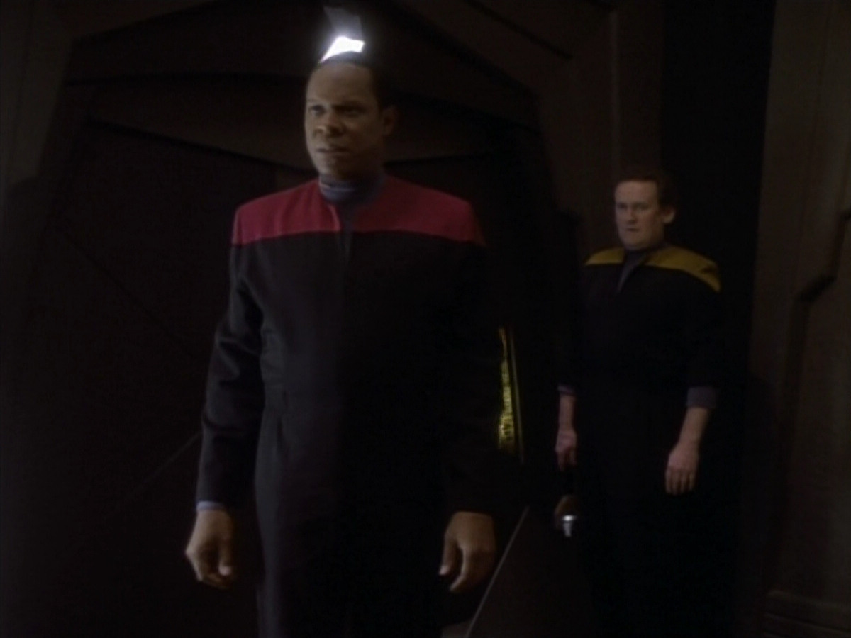 extant_StarTrekDS9_1x18-DramatisPersonae_03494.jpg