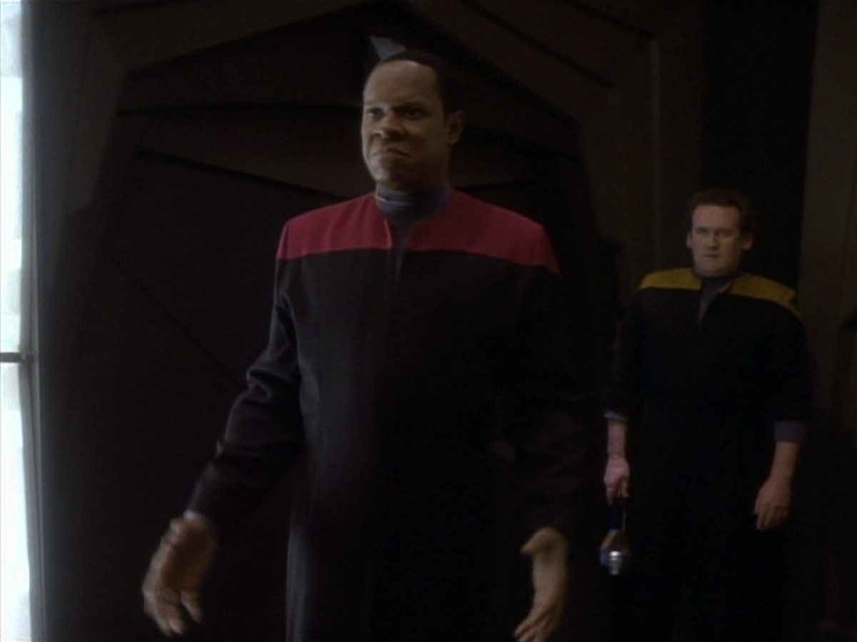 extant_StarTrekDS9_1x18-DramatisPersonae_03499.jpg