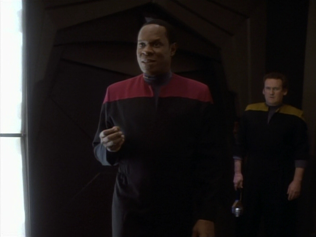extant_StarTrekDS9_1x18-DramatisPersonae_03506.jpg